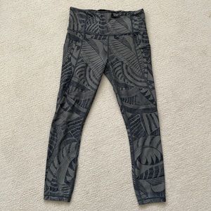 EUC Athleta 7/8 length patterned leggings